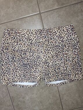 Leopard Print Women’s Active Shorts, Size 2X, NWOT.